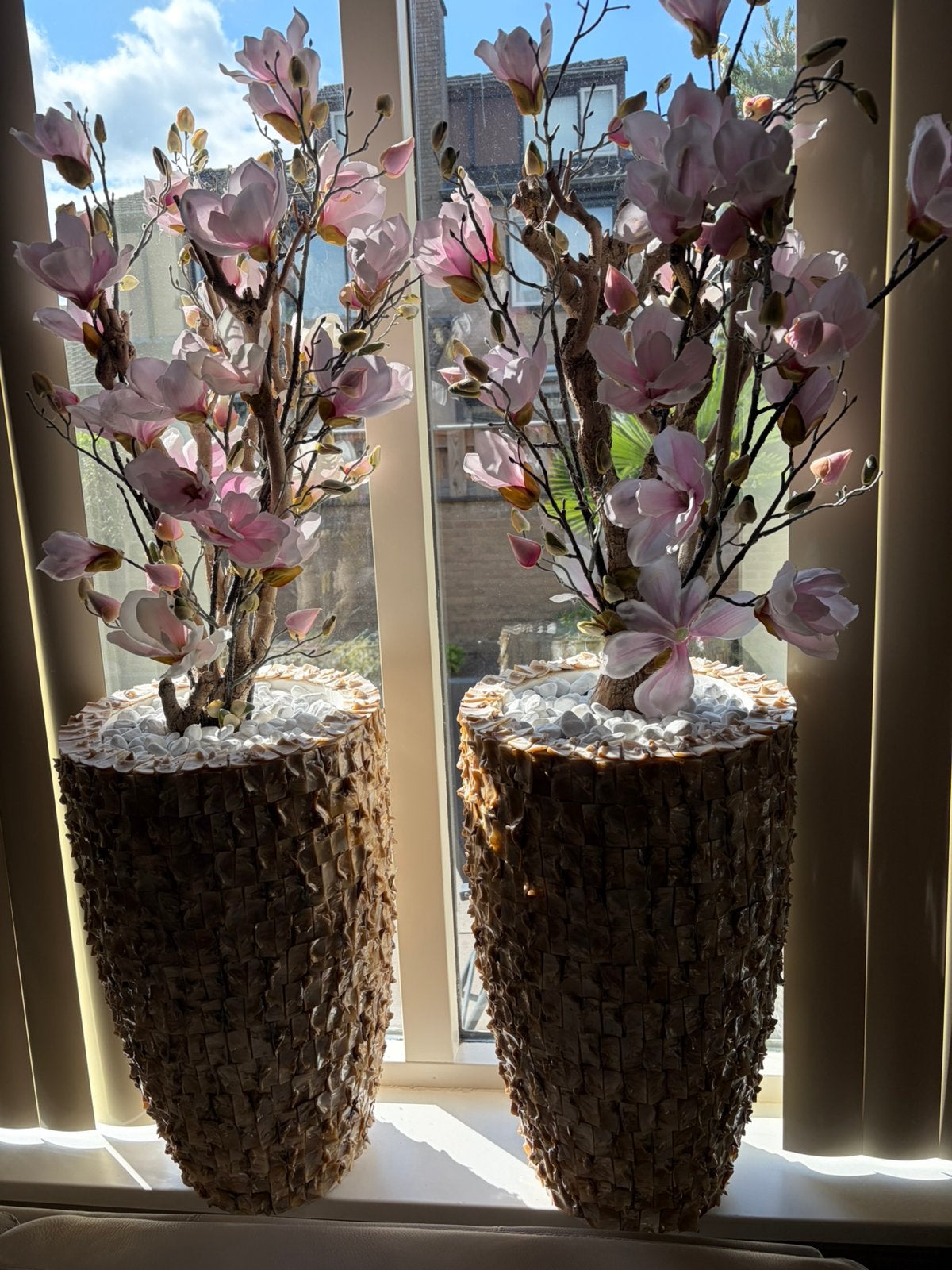 Prachtige schelpen vazen inc kwaliteit kunst bloemen, Ophalen, Zo goed als nieuw, Kunstbloesem