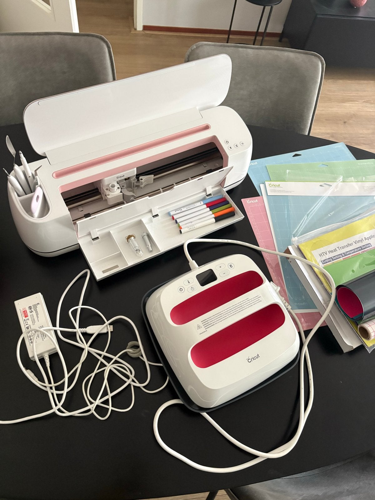 Cricut Maker 3 Bundel met EasyPress 2 en accessoires, Ophalen, Overige thema's, Meerkleurig, Zo goed als nieuw