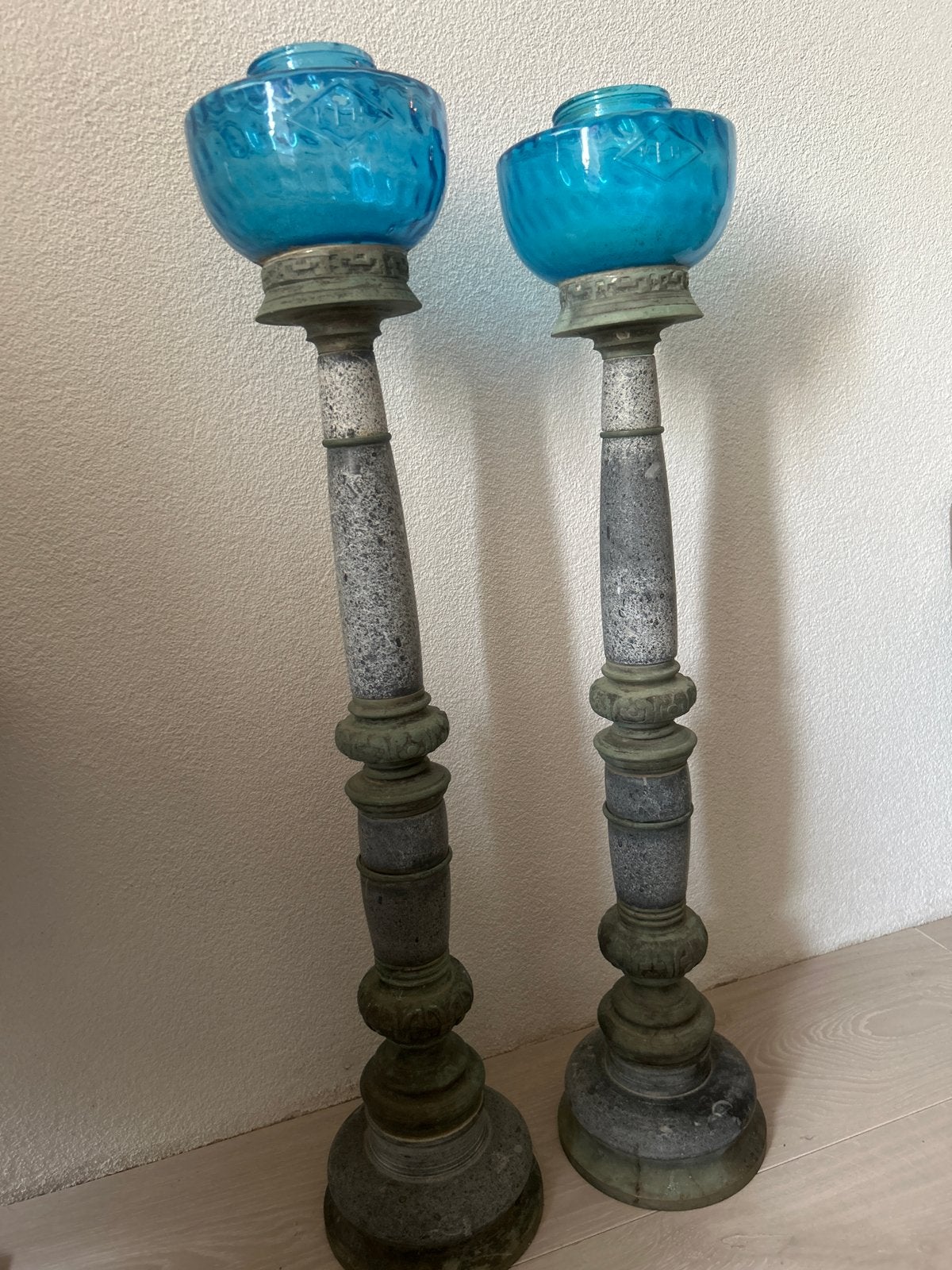 Antieke olielampen set - Blauw glas en marmeren zuil, Ophalen