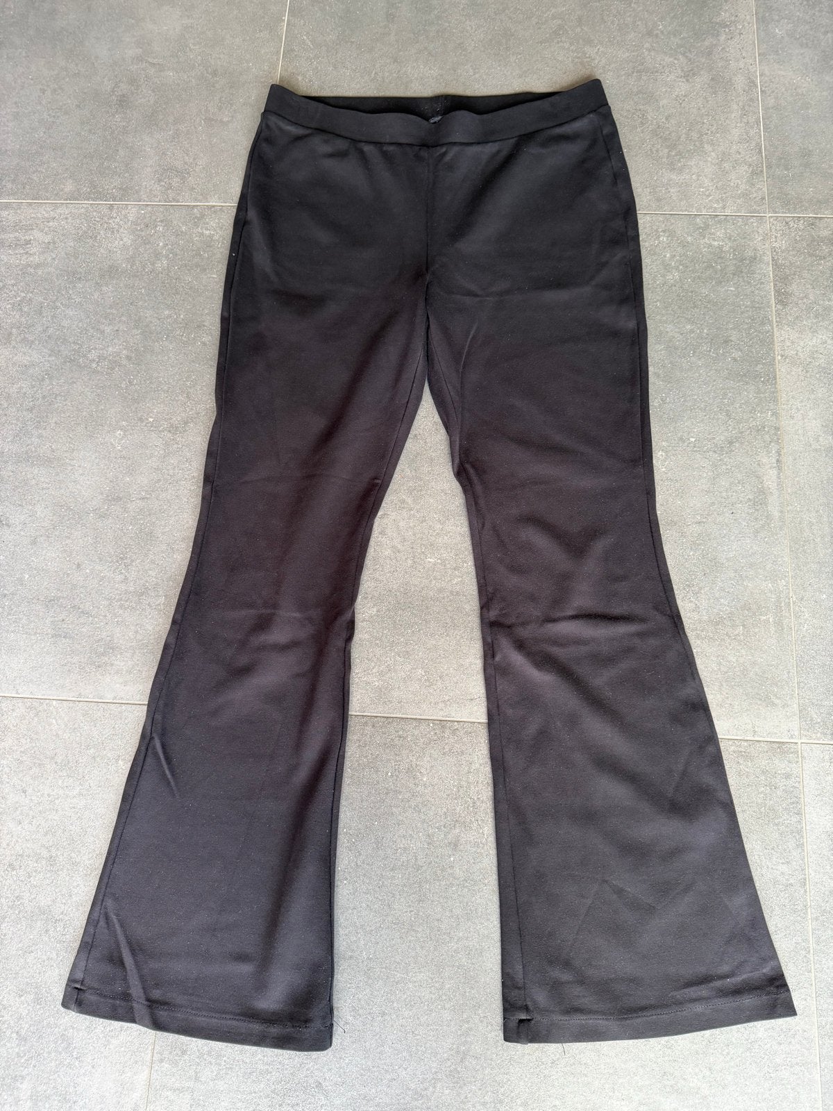 Zwarte HEMA flared broek - Maat L, Zwart, Maat 42/44 (L), Ophalen of Verzenden, Lang