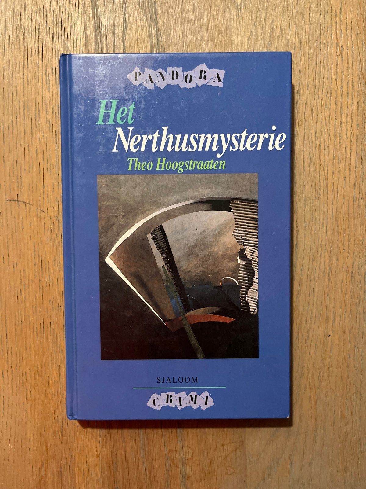 Het Nerthusmysterie - Theo Hoogstraaten (Pandora Crimi), Boeken, Ophalen of Verzenden, Gelezen