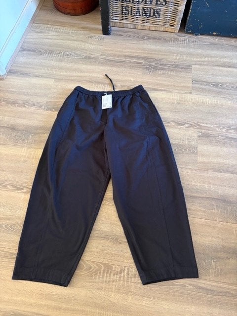 COS pull-on barrel broek, zwart, maat 44, nieuw m.k., COS, Zwart, Maat 42/44 (L), Nieuw