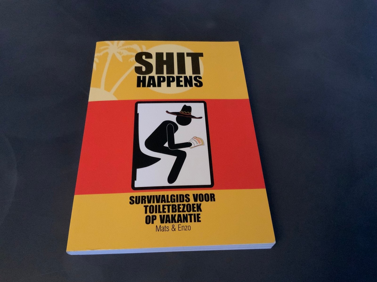 Boekje shit happens. Survivalgids Mats & Enzo. Nieuw., Boeken, Ophalen of Verzenden, Nieuw