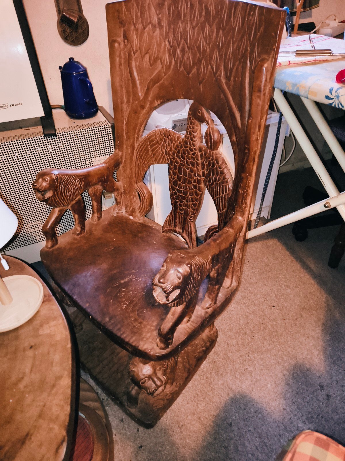 Unieke handgesneden houten stoelen en tafel met dierenmotiev, Antiek en Kunst, Bruin, Afrika, Overige typen, Handgemaakt