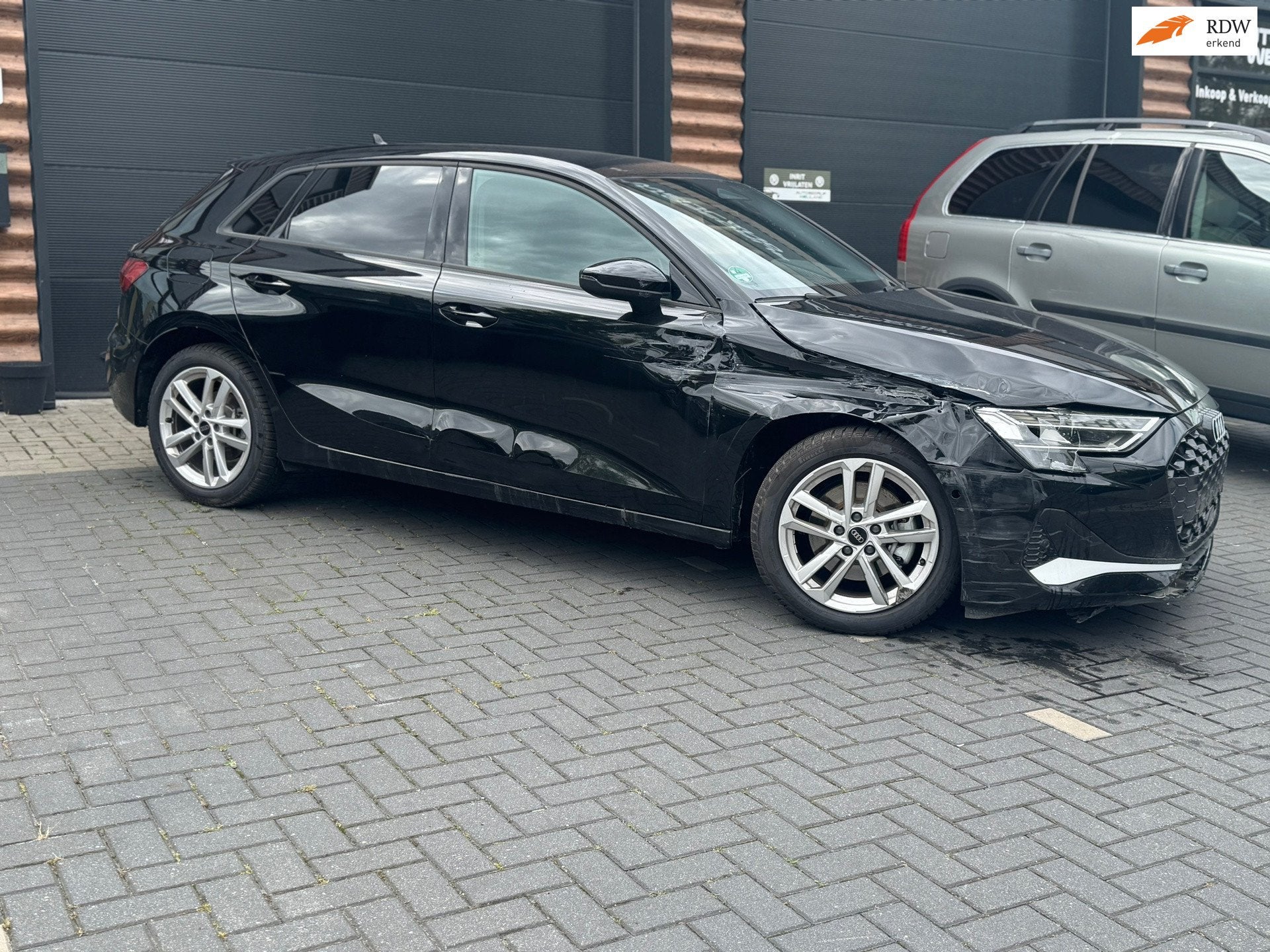 Audi A3 Sportback 40 TFSI e Advanced edition Schadeauto Duit, Stof, Zwart, Zwart, Origineel Nederlands