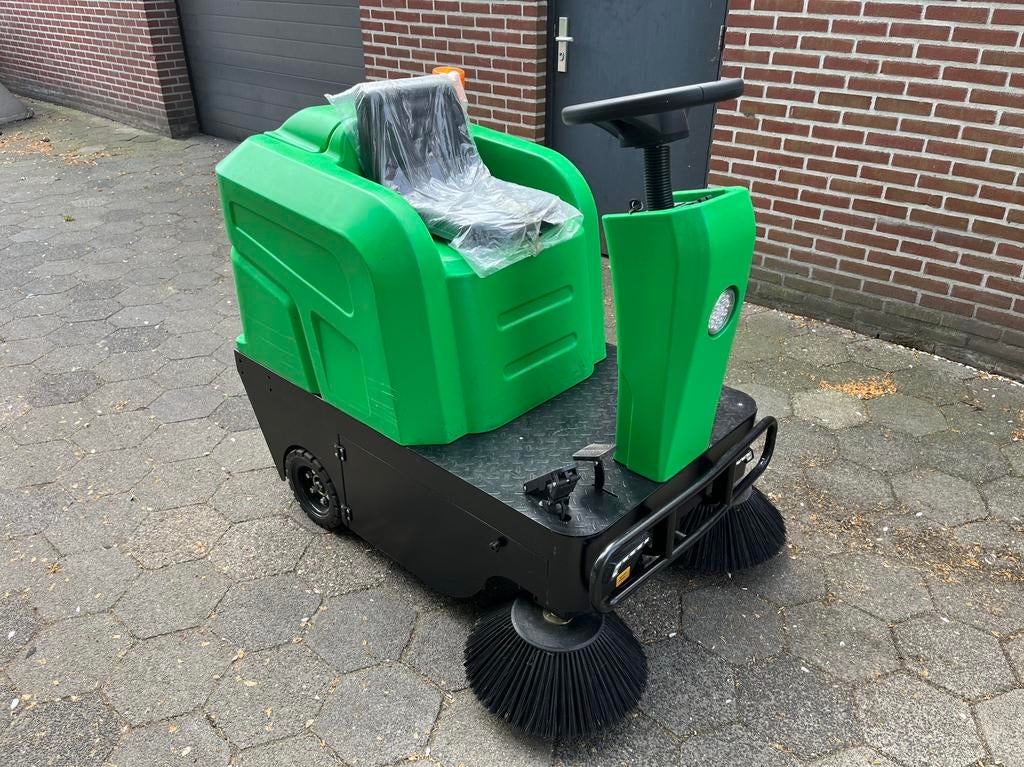 Zit veegmachine te koop, Ophalen, Zo goed als nieuw, Schrobmachine
