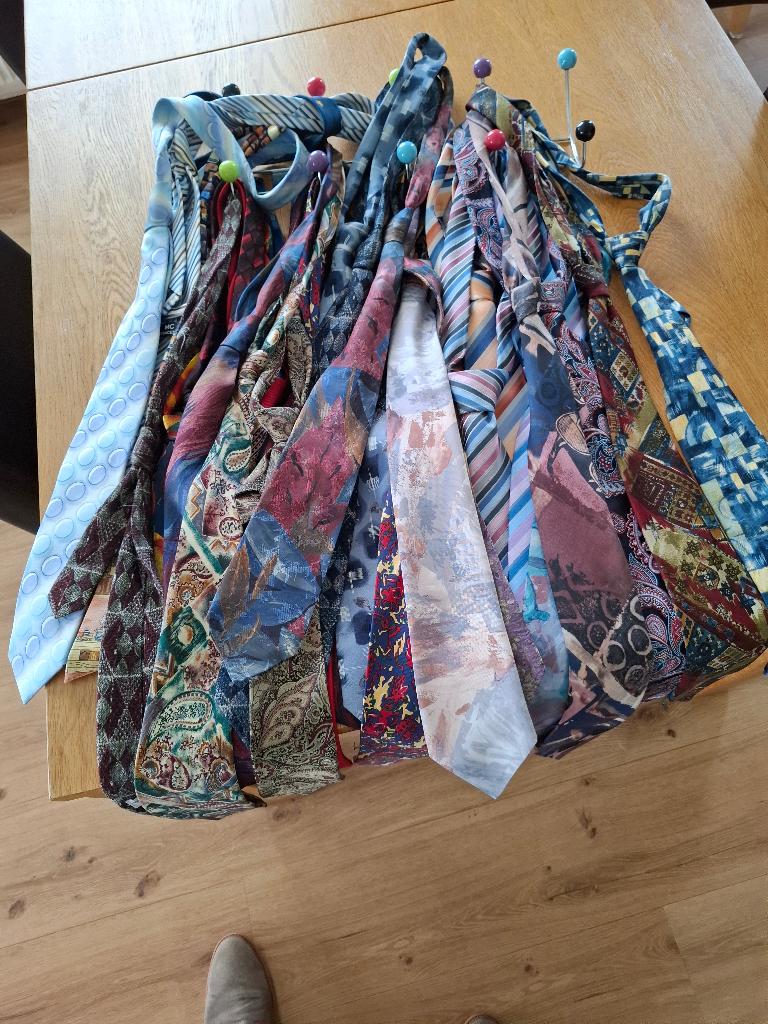 30 kleurrijke stropdassen, Kleding | Heren, Stropdassen, Zo goed als nieuw, Met patroon, Overige kleuren, Ophalen of Verzenden