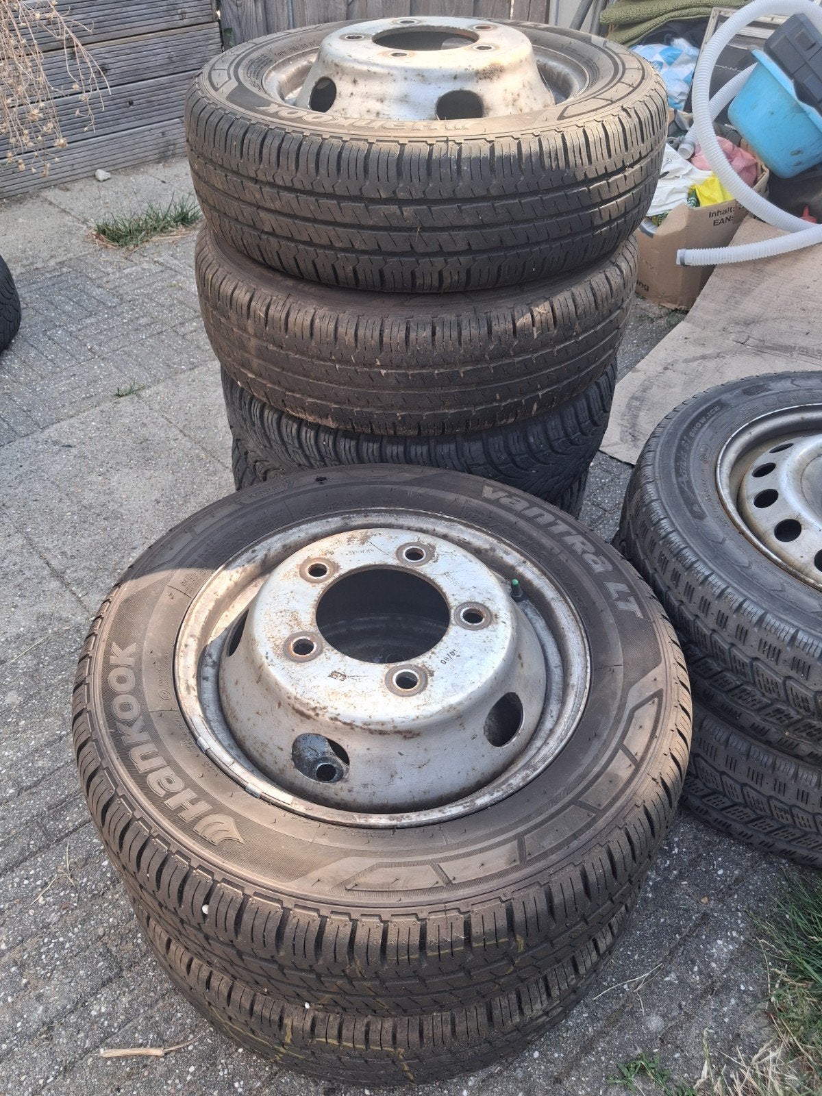 6 banden op velg: Hankook Vantra LT & Nokia Seasonproof M+S, Ophalen, Gebruikt