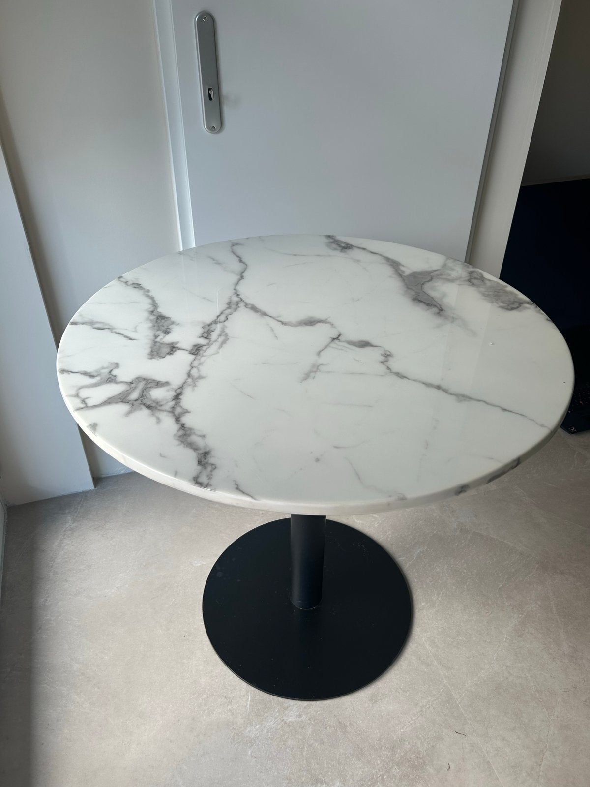 Marmeren Eettafel Rond met Zwarte Poot - 4 Personen, Huis en Inrichting, Ophalen, Overige materialen, 100 tot 150 cm, Rond