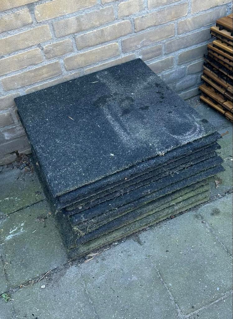 12 gebruikte rubberen tegels van Praxis (50x50x2.5 cm), Doe-het-zelf en Verbouw, Tegels, Ophalen, Gebruikt, Overige typen, Minder dan 5 m²