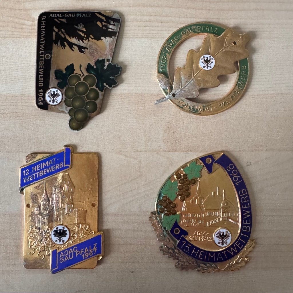 Vintage 4 Embleem Badge ADAC GAU Pfalz Oldtimer 1962 - 1968, Verzamelen, Verzenden, Gebruikt, Auto's