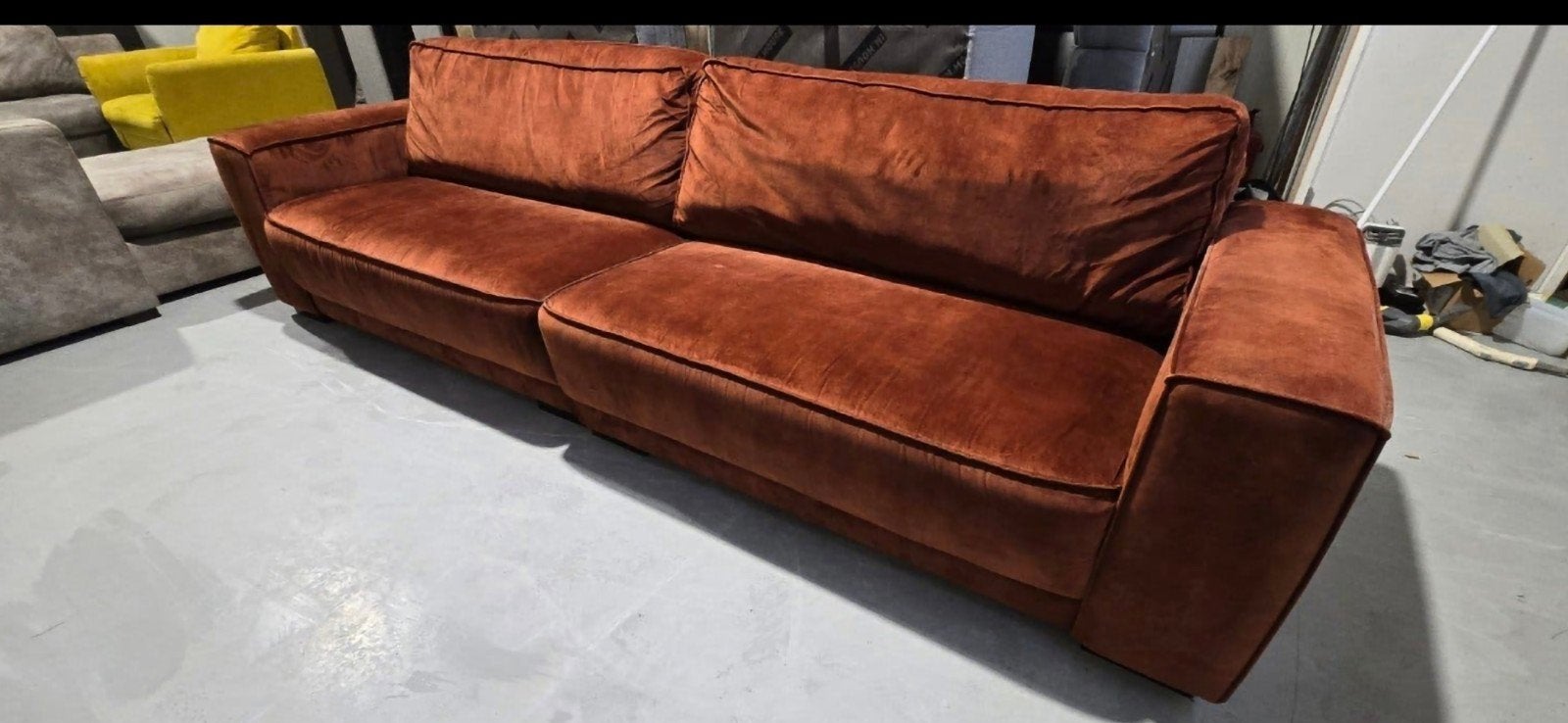 Mooie 4-persoons bank van Ouds Meubels, terracotta velvet, Modern, Comfortabel, Onbekend@voorbeeld.com, Onbekend, Ophalen of Verzenden