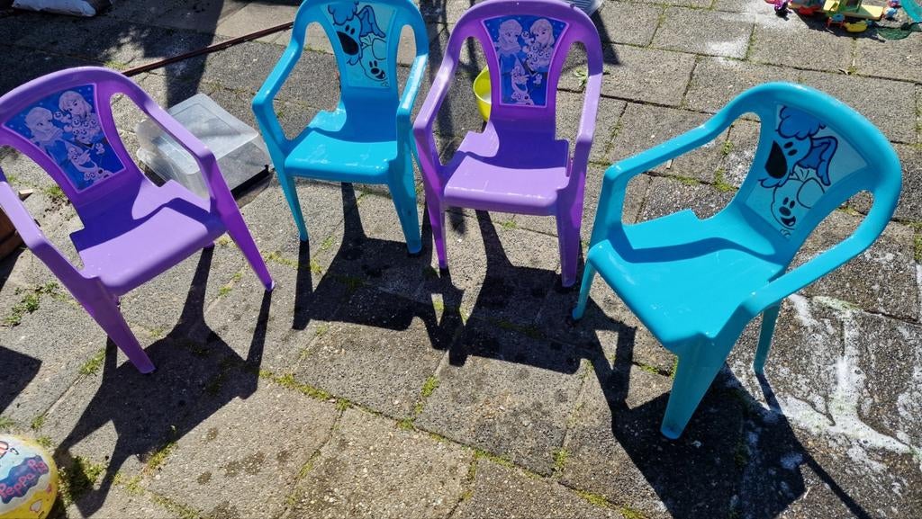 4 kinder tuinstoelen - Frozen en Blue's Clues, Ophalen, Gebruikt, Kunststof