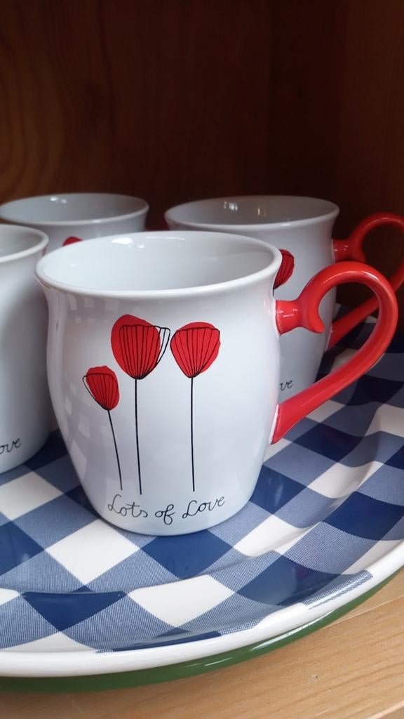 servies HEMA mokken met bloemen Lots of Love 4x, Ophalen of Verzenden, Nieuw, Overige stijlen, Kop(pen) en/of Schotel(s)
