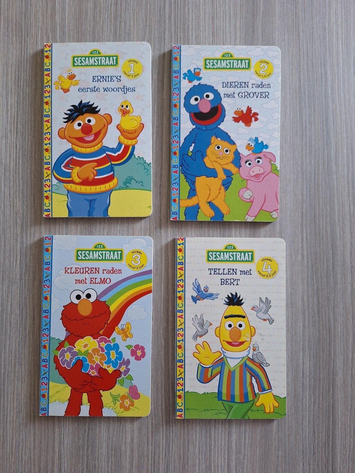 4 leuke leerzame sesamstraat boekjes zie beschrijving, Ophalen