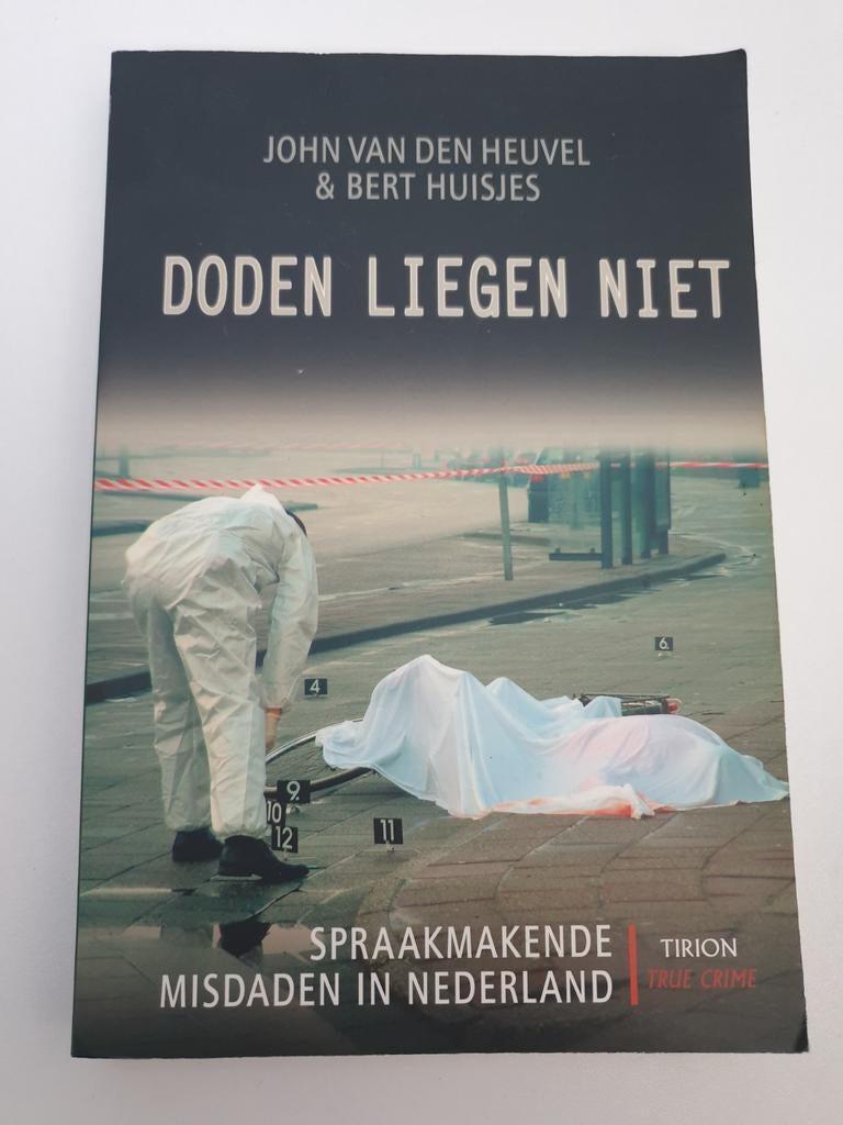 Doden Liegen Niet - John van den Heuvel & Bert Huisjes, Ophalen of Verzenden, Gelezen, John van den Heuvel & Bert Huisjes