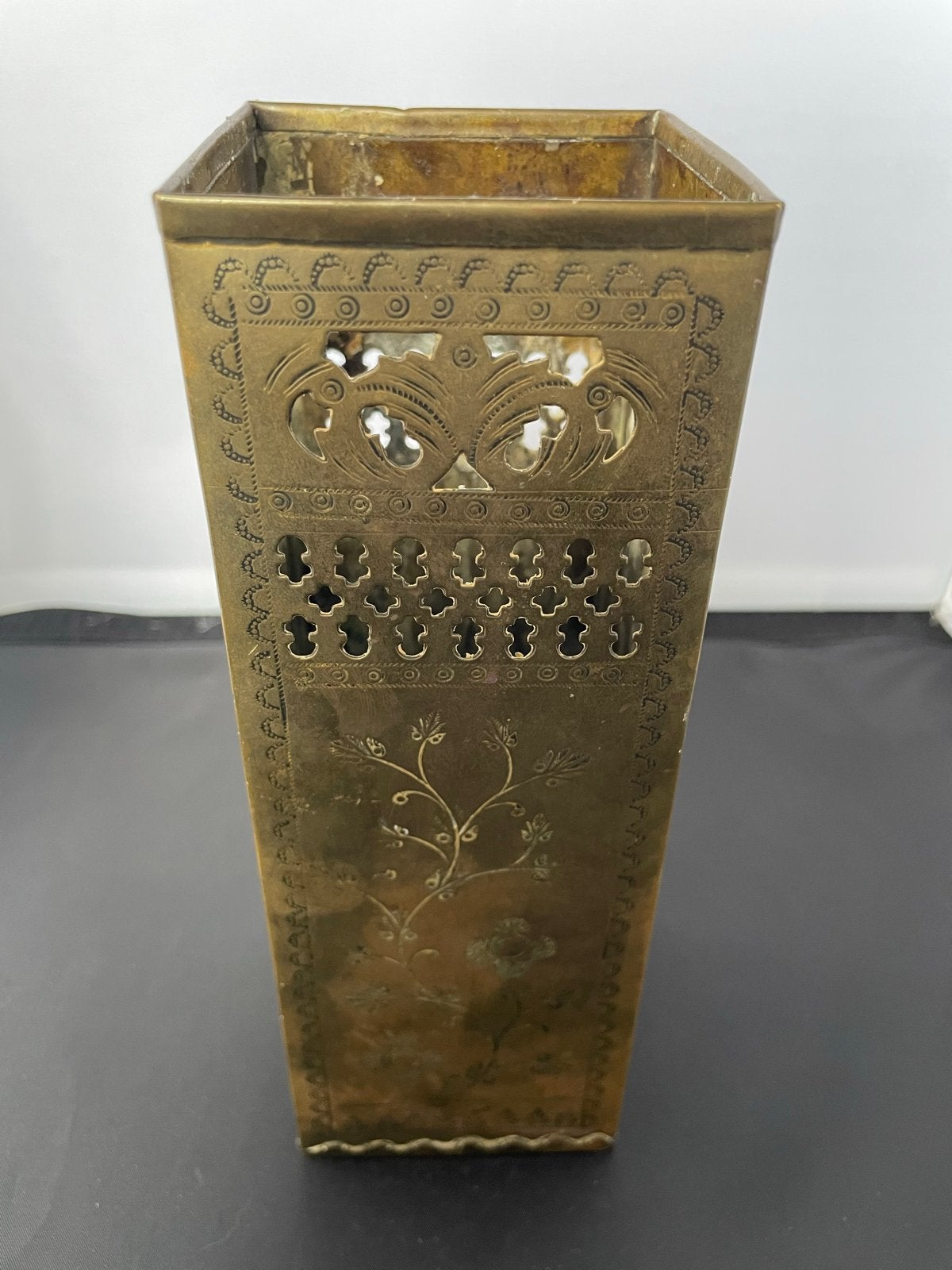 Decoratief Koperen Bakje met Uitgesneden Patroon, Antiek en Kunst, Ophalen of Verzenden, Koper
