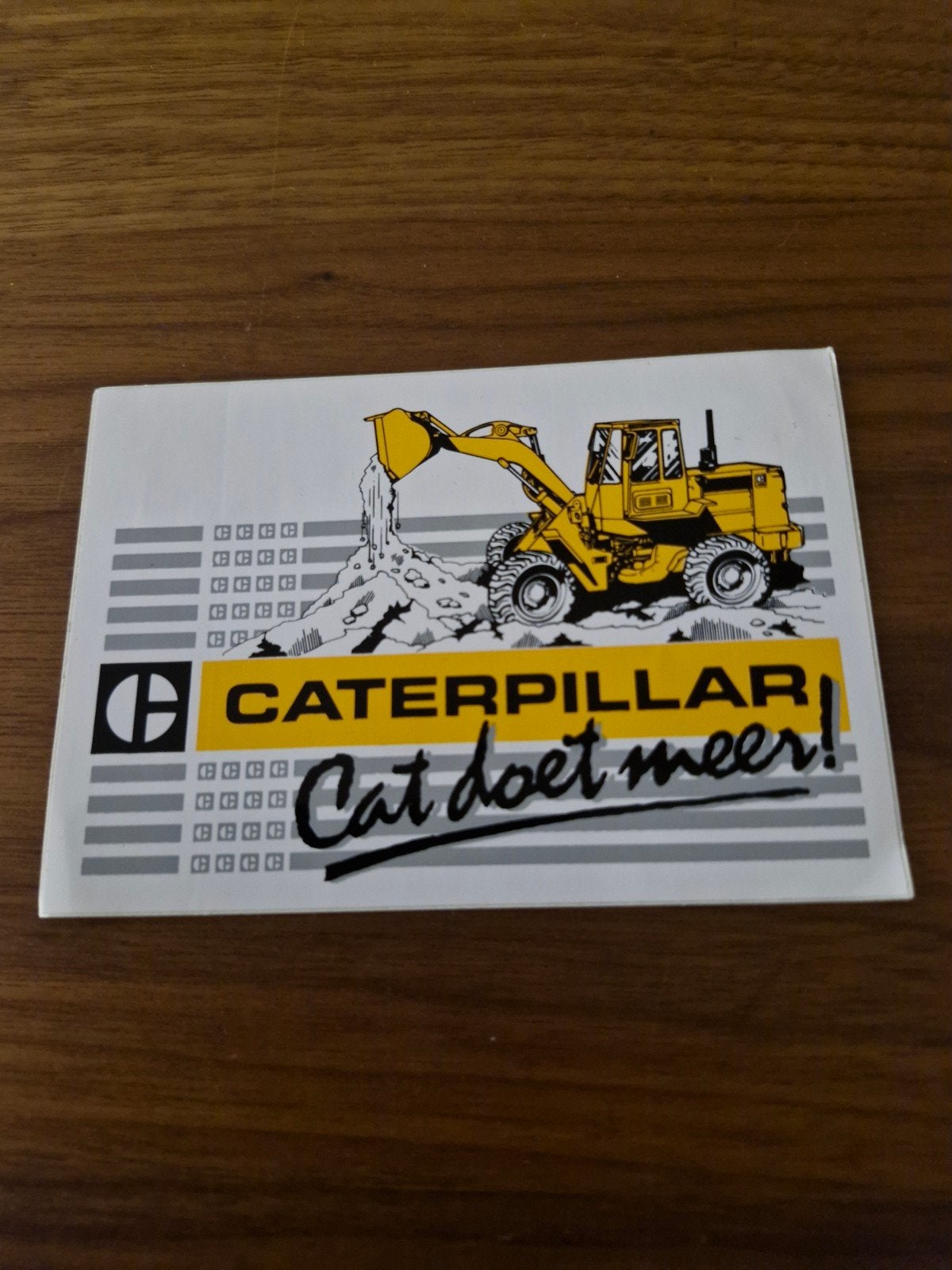 10908 Vintage Caterpillar 'Cat doet meer!' sticker, Ophalen of Verzenden, Nieuw, Merk