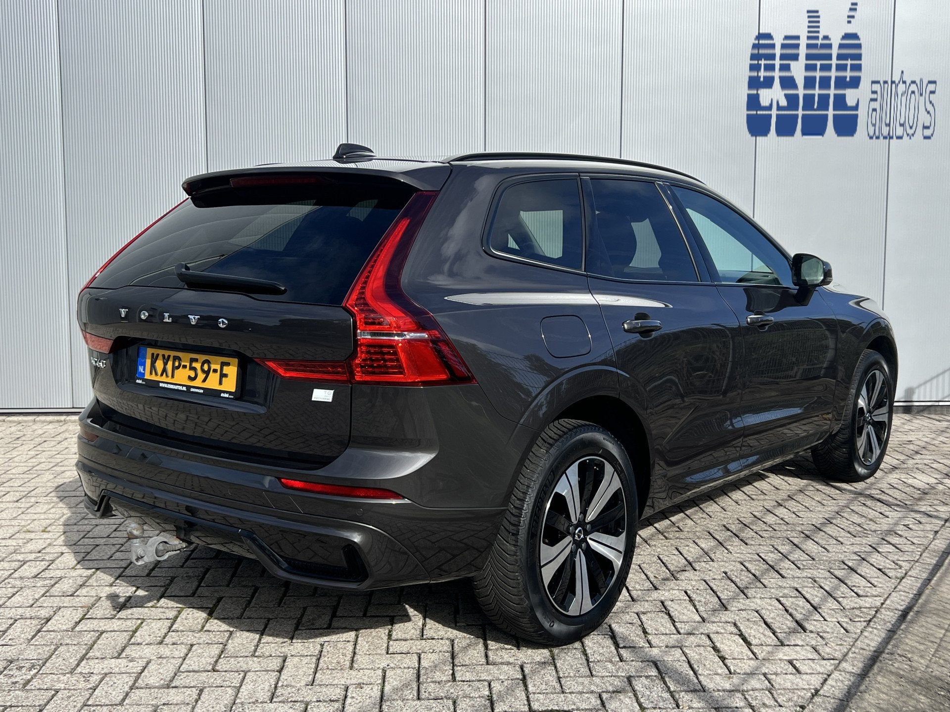Volvo XC60 2.0 T8 455 PK AWD Plus Dark Trekhaak Harman Kardo, Auto's, Dealer onderhouden, Gebruikt, 4 cilinders, 80 km
