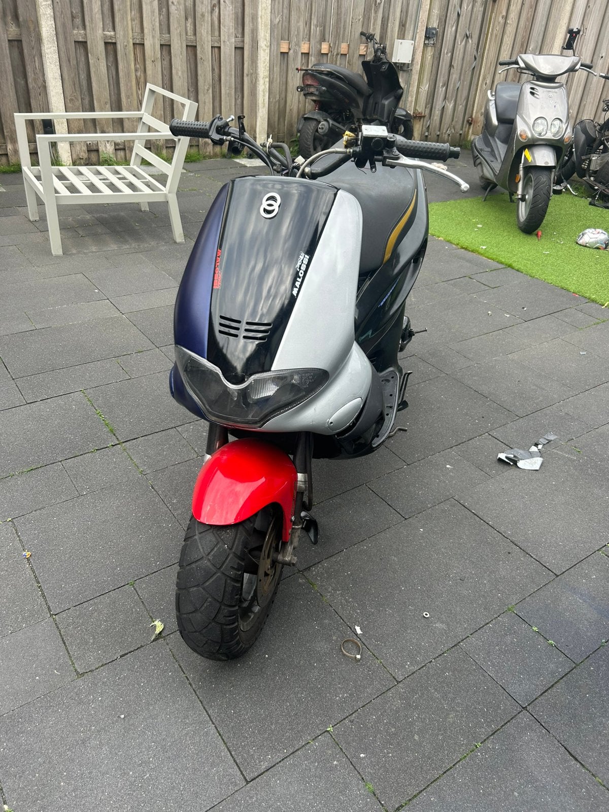 Kleurrijke gilera runner hok brom zonder wok, Ophalen, Zo goed als nieuw, Benzine