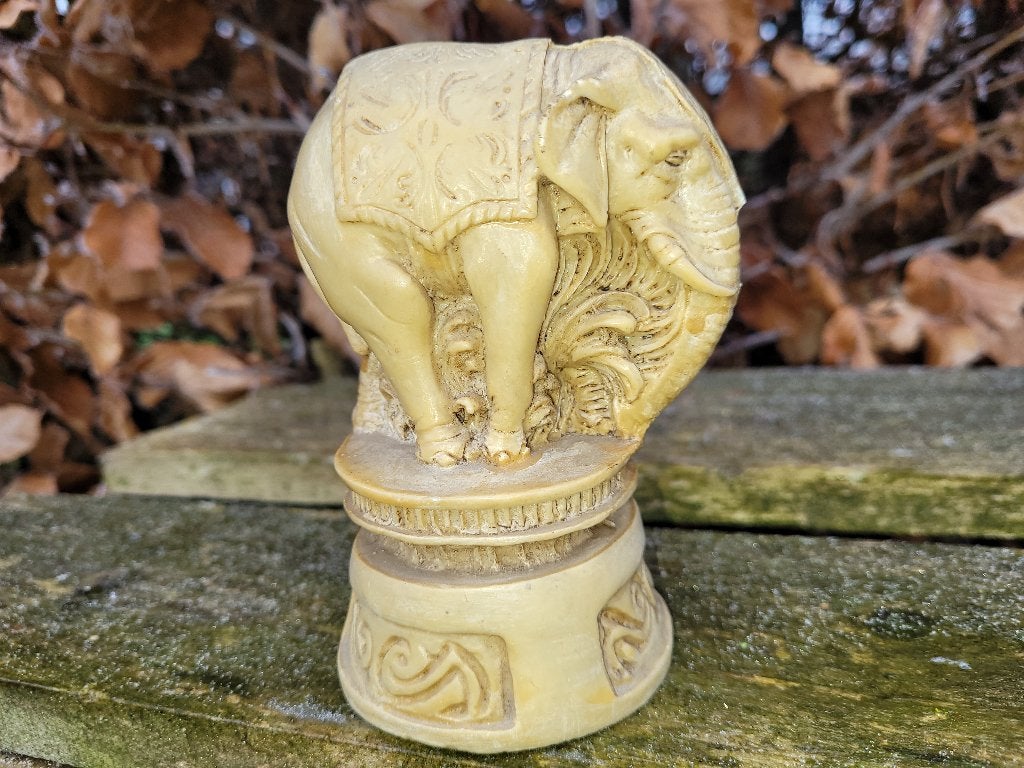 antiek olifant beeld op sokkel, Verzamelen, Beelden en Beeldjes, Ophalen of Verzenden, Zo goed als nieuw, Mens
