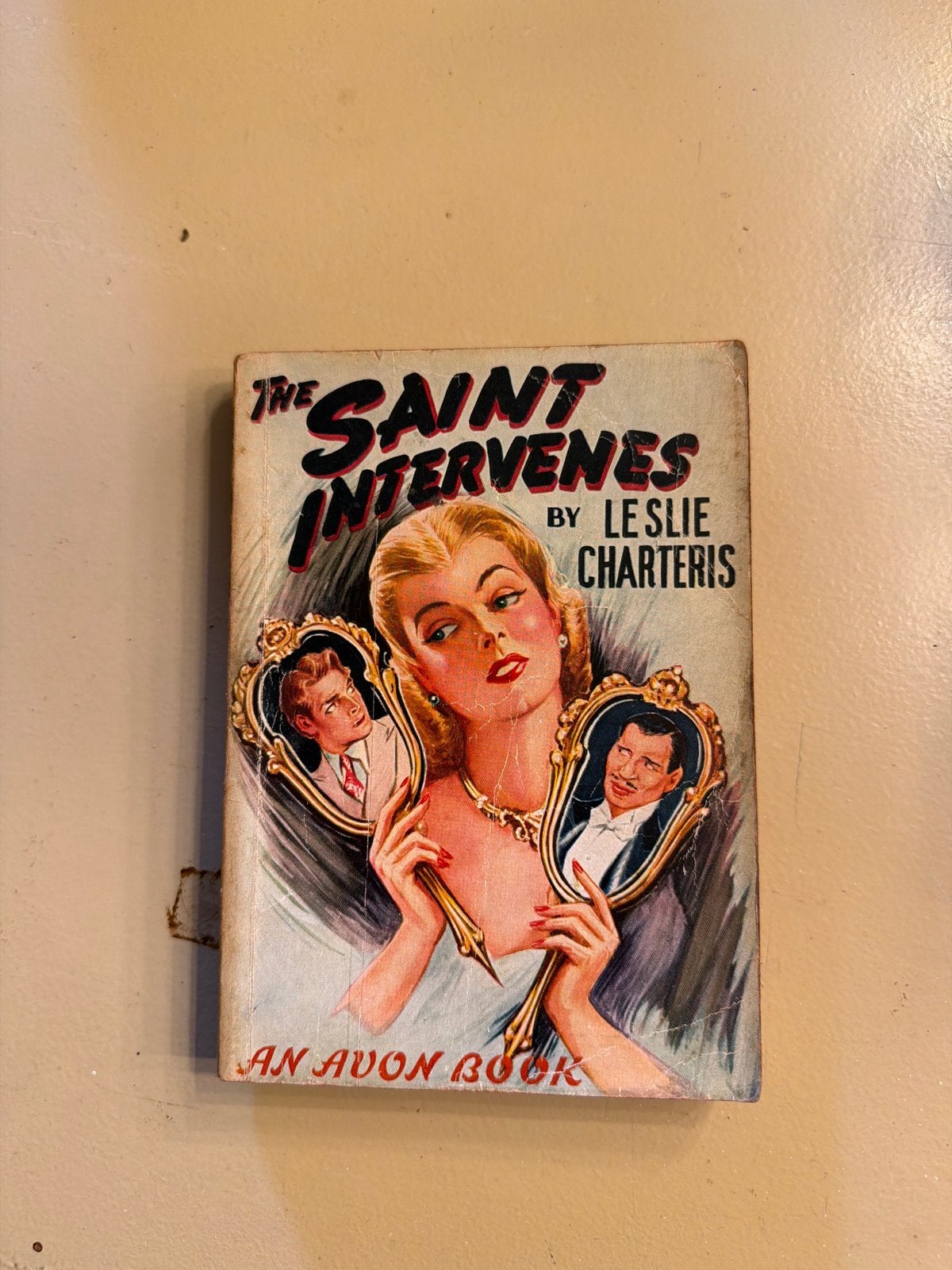 The Saint Intervenes - Leslie Charteris (Avon Book), Boeken, Ophalen, Gelezen
