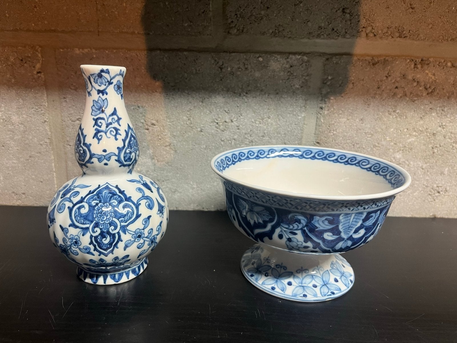 Makkum aardewerk schaal en vaas, Delfts blauw decor, Antiek en Kunst, Ophalen of Verzenden