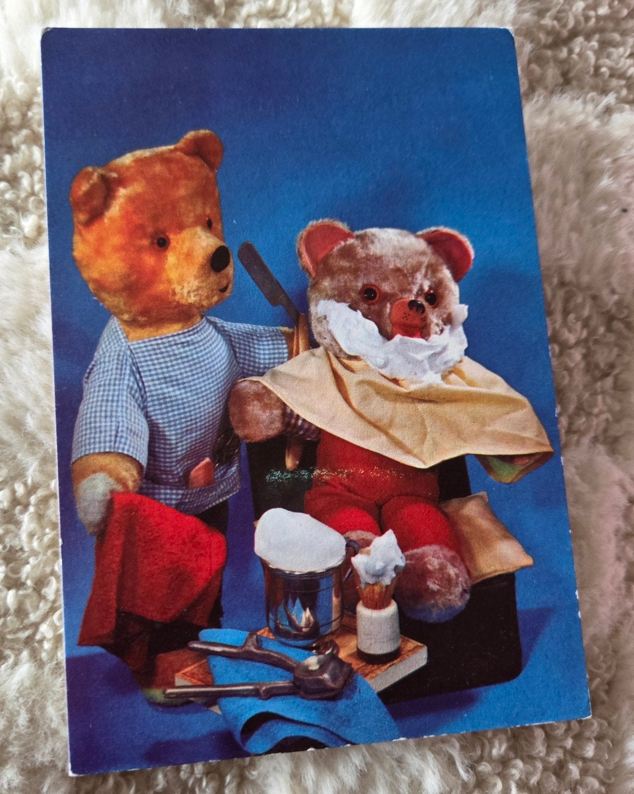 Vintage Ansichtkaart: Beren bij de kapper (1988), Verzenden, 1980 tot heden, Gelopen, Kinderen