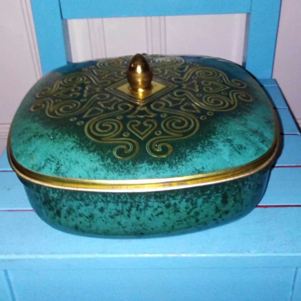 Vintage blikken koektrommel jade/turkoois met goud relief, Ophalen, Gebruikt, Koek(jes)