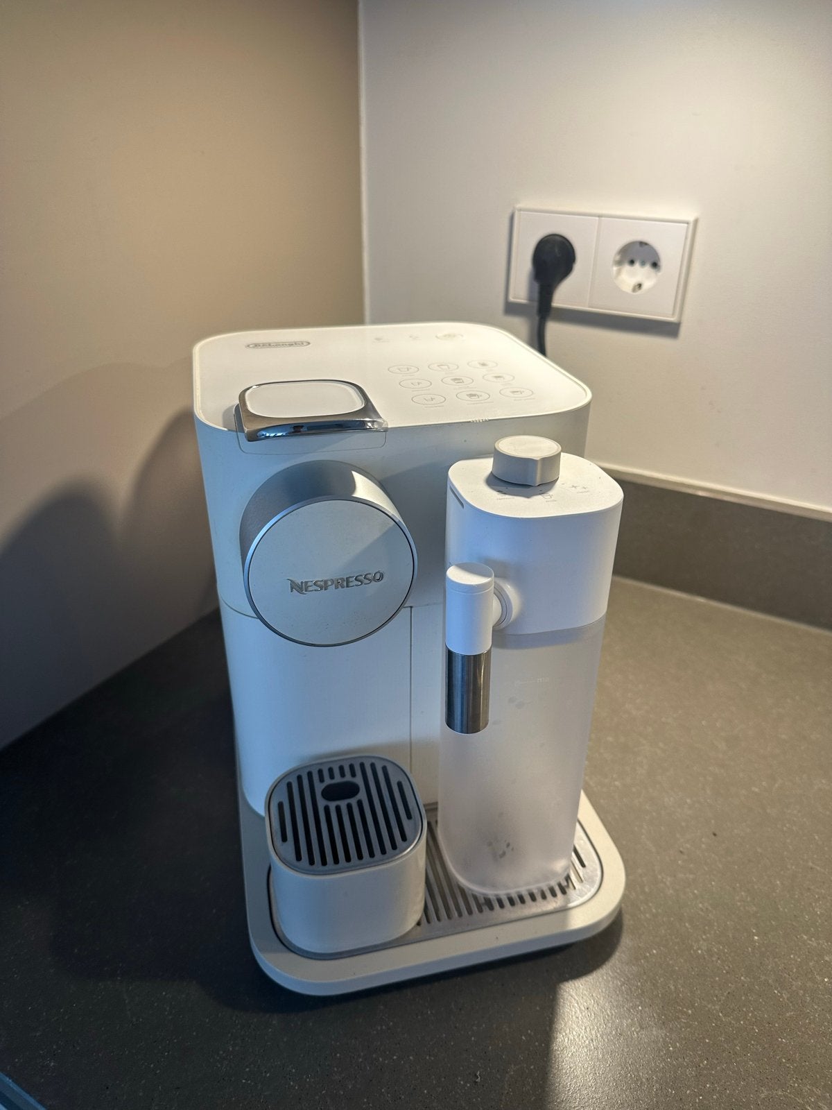 Nespresso De'Longhi Gran Lattissima, Ophalen, Gebruikt, Koffiemachine, 1 kopje