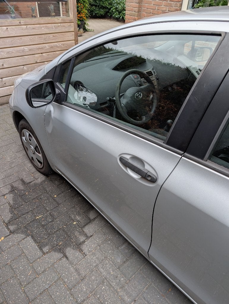 Gezocht!  Deur linksvoor Toyota Yaris kleur 1E7, Ophalen, Gebruikt, Deur, Voor