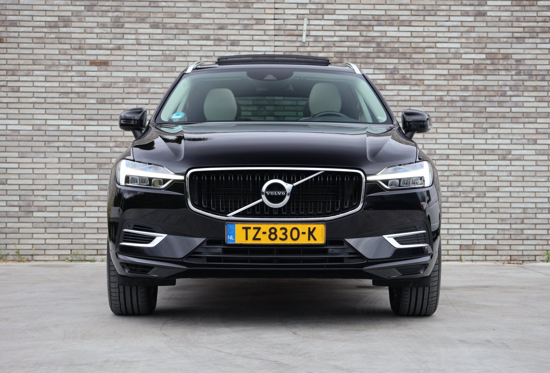 Volvo XC60 2.0 T8 Twin Engine AWD * TREKHAAK * PANORAMA DAK, Auto's, Volvo, Automaat, Gebruikt, 1969 cc, Bedrijf