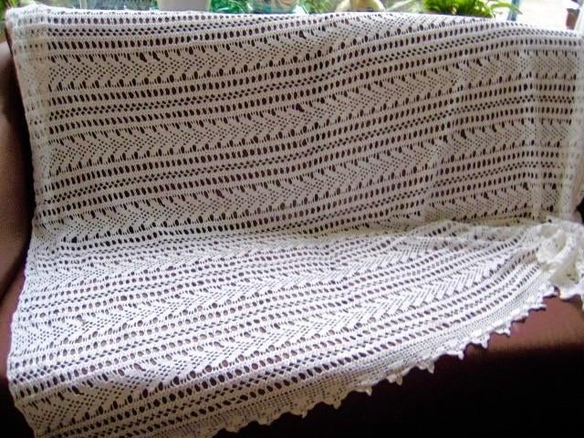 BROCANTE ,WIT KATOENEN GEHAAKT KLEED /SPREI ALS NIEUW, Ophalen of Verzenden
