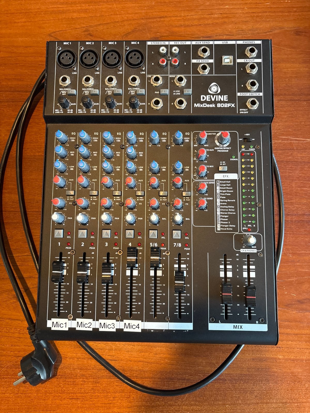 Devine MixDesk 802FX Mixer - Compacte Mengtafel, Muziek en Instrumenten, Mengpanelen, Ophalen of Verzenden, Gebruikt, 5 tot 10 kanalen