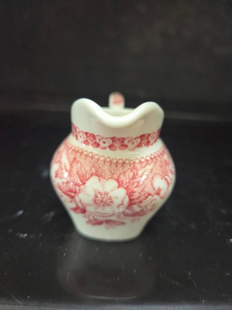 Crèmekannetje met rood bloemenpatroon, Ophalen of Verzenden