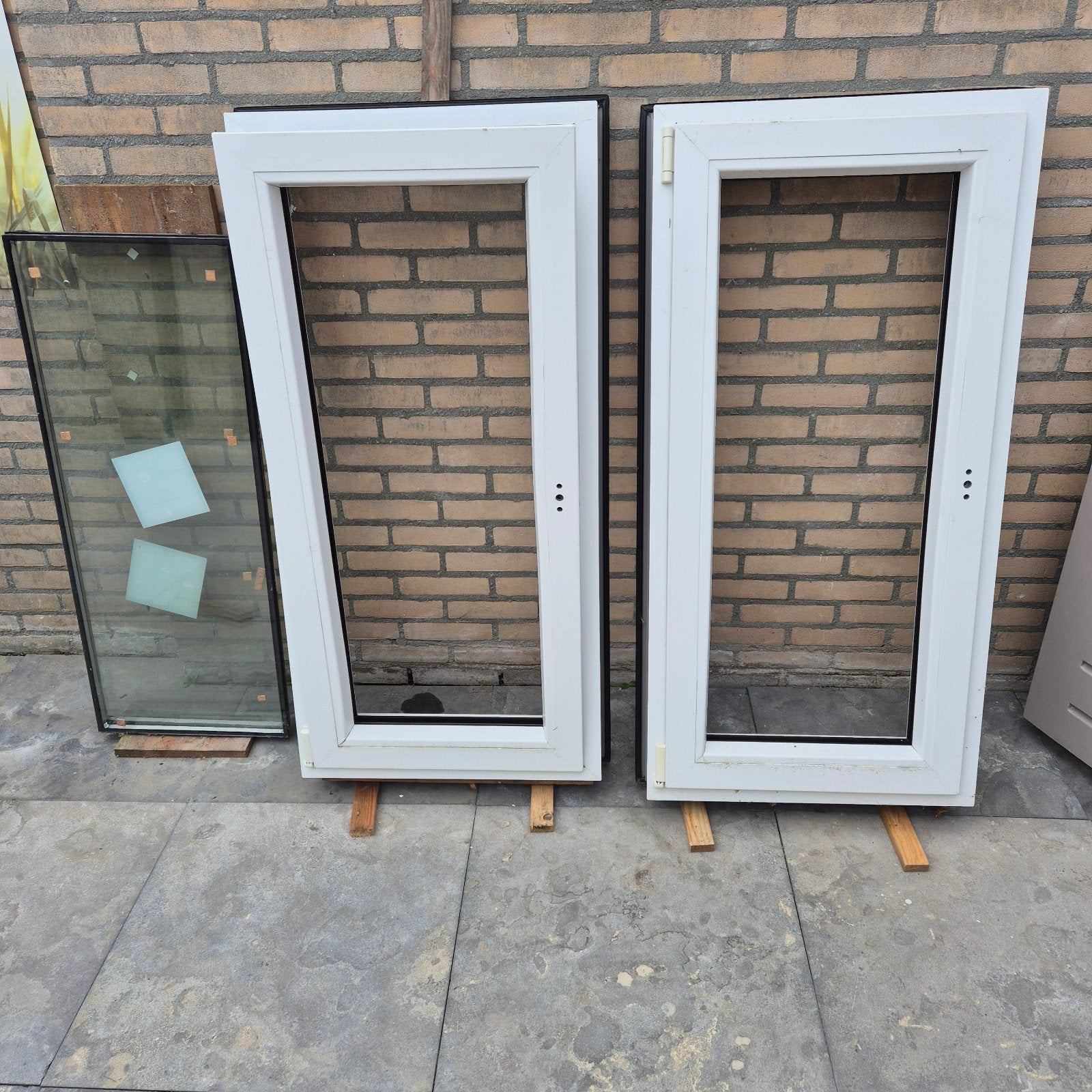 2 KUNSTSTOF KANTEL - KIEP KOZIJN, Ophalen, Kunststof, Minder dan 75 cm, Raamkozijn