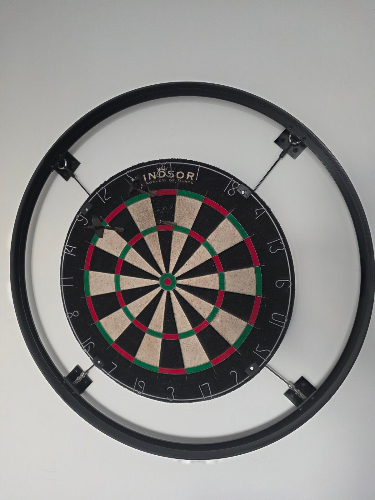 Winmau Wispa Geluidsdemper, Koto Surround en dartbord, Sport en Fitness, Darts, Ophalen, Gebruikt, Dartbord