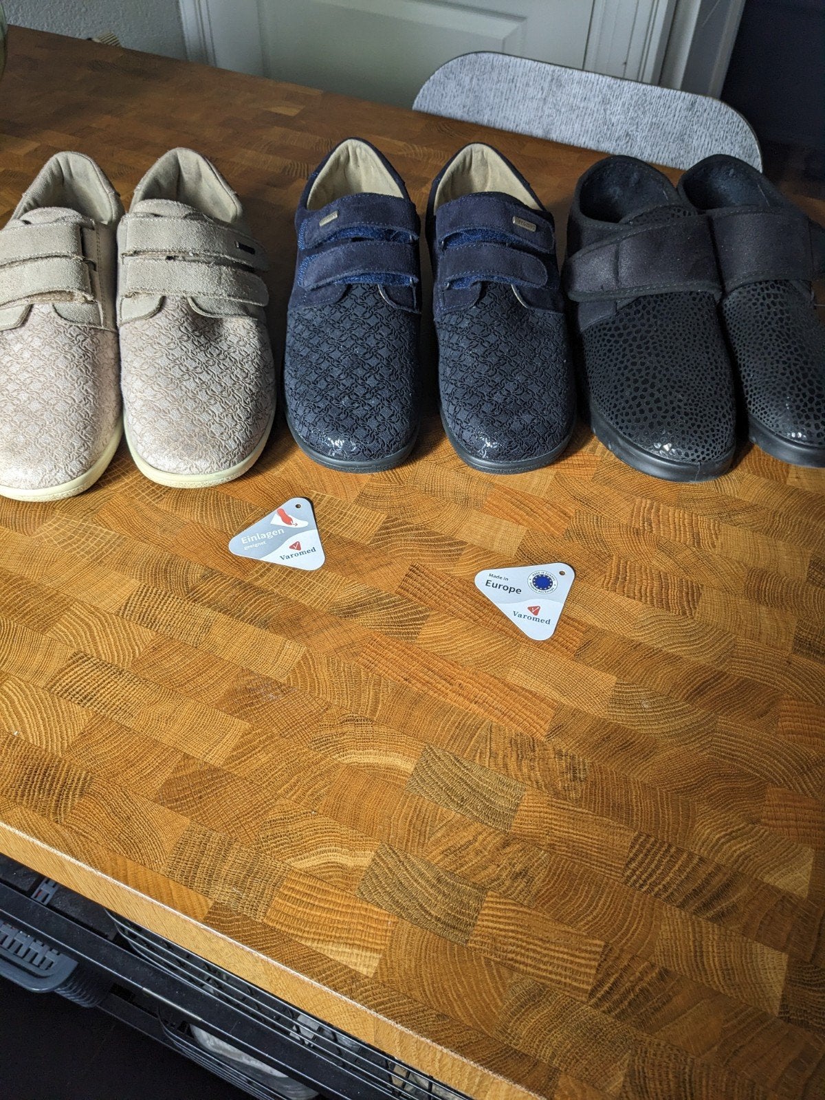 Varomed verbandschoenen maten 39.5/40 blauwe, zand en zwart, Ophalen of Verzenden, Zo goed als nieuw, Beige, Sneakers of Gympen