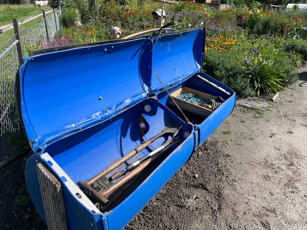 Gereedschap-ton ( bv voor in volkstuin ), Ophalen of Verzenden, Zo goed als nieuw