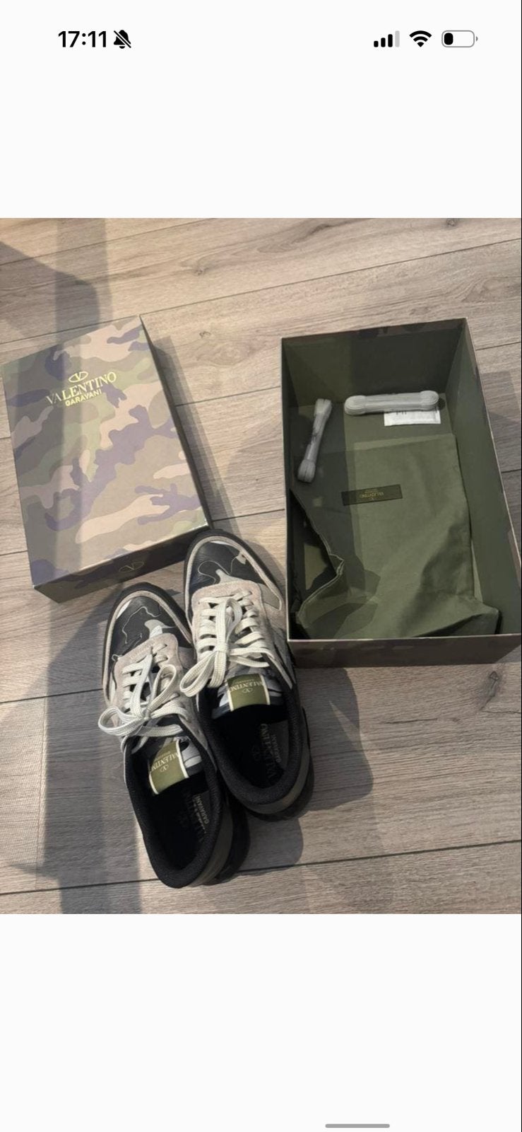 Valentino Garavani Camouflage Sneakers 44, Ophalen of Verzenden, Zo goed als nieuw, Overige kleuren, Sneakers of Gympen