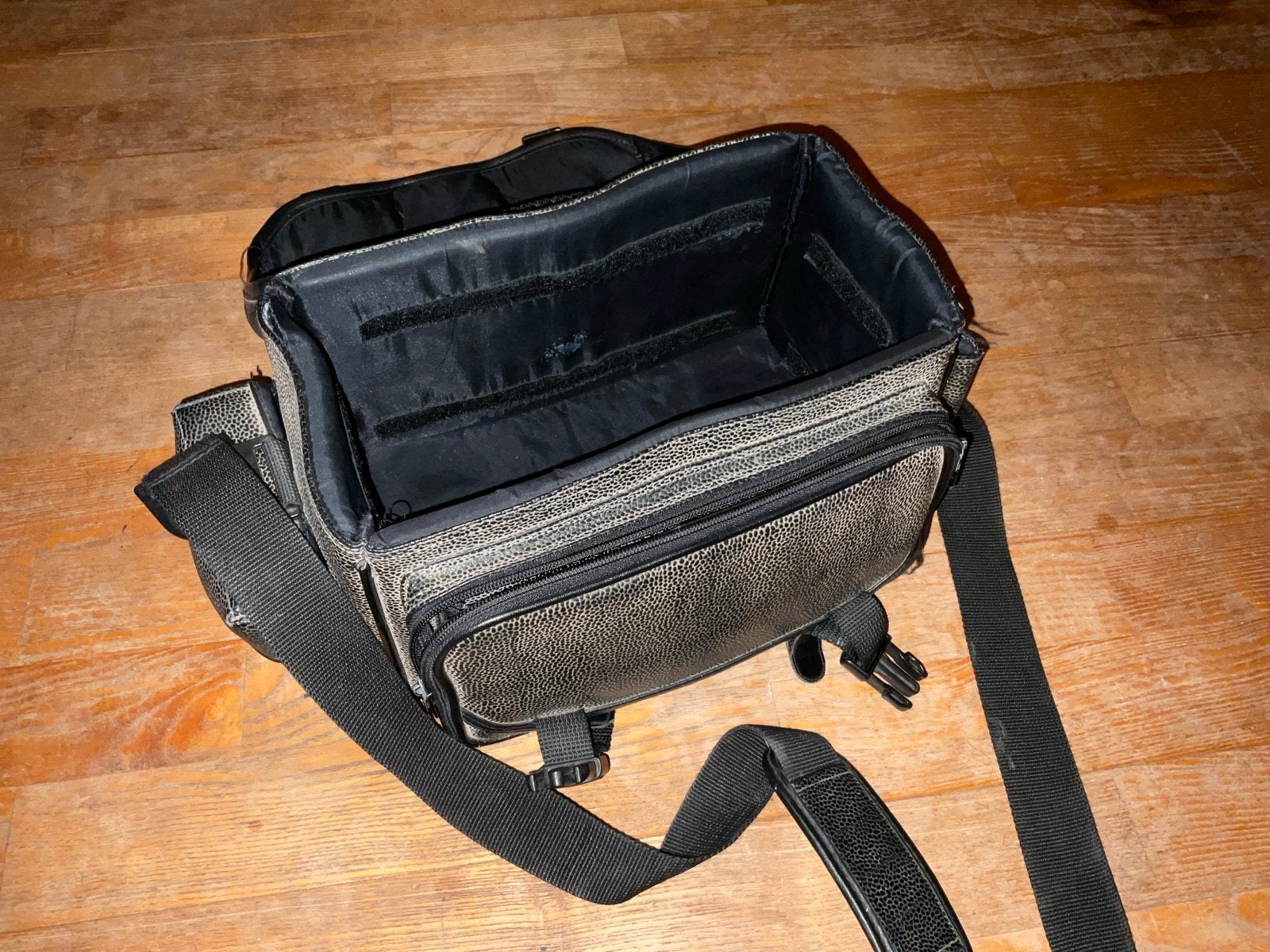 Nikon cameratas - Stevige bescherming voor je camera, Audio, Tv en Foto, Gebruikt, Gevoerd, Ophalen of Verzenden, Zwart