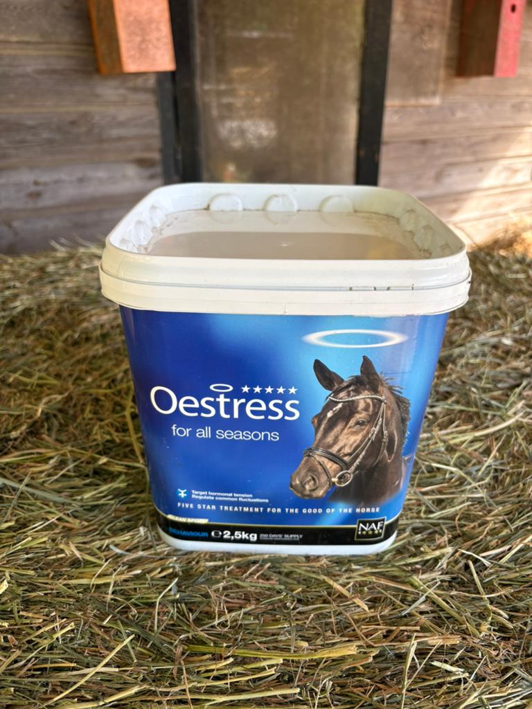 Naf oestress for all seasons, Ophalen, Zo goed als nieuw, Dressuur
