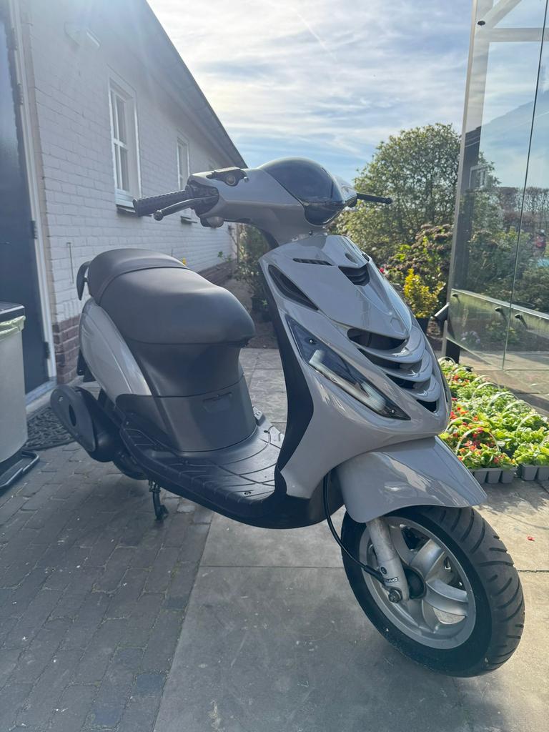 ⭐️Piaggio zip 4 takt 50cc carburateur zeer nette staat⭐️