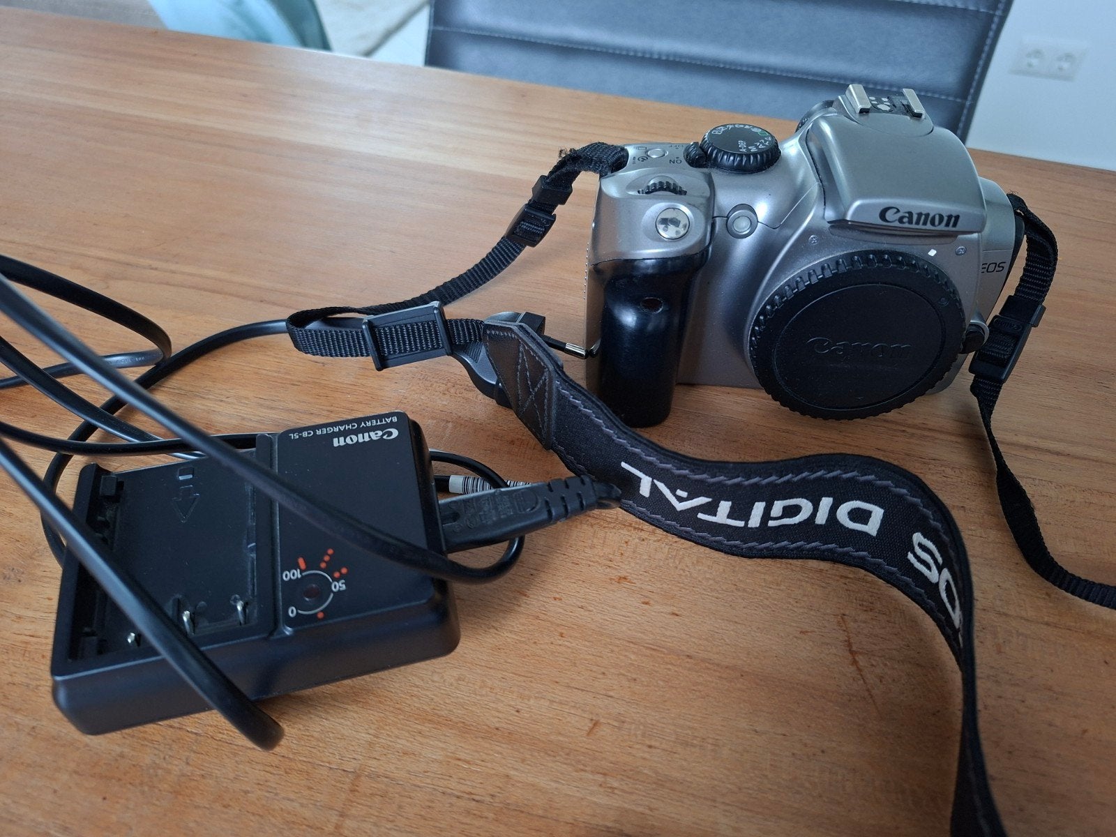 Canon EOS 300D Spiegelreflexcamera met oplader, Ingebouwde flitser, Gebruikt, Spiegelreflex, Canon