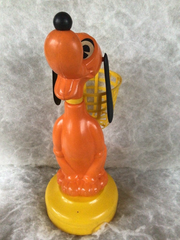 Vintage Pluto met mand. W Disney Production Italy, Ophalen of Verzenden, Goofy of Pluto, Zo goed als nieuw, Beeldje of Figuurtje