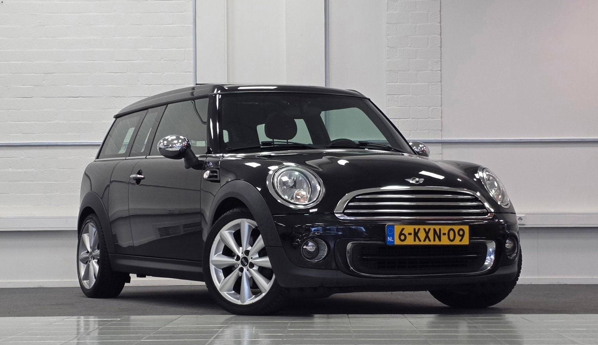 Mini Mini Clubman 1.6 One Chili Leer Navi Schuif/kanteldak A, Auto's, Mini, Voorwielaandrijving, Gebruikt, 4 cilinders, 4 stoelen