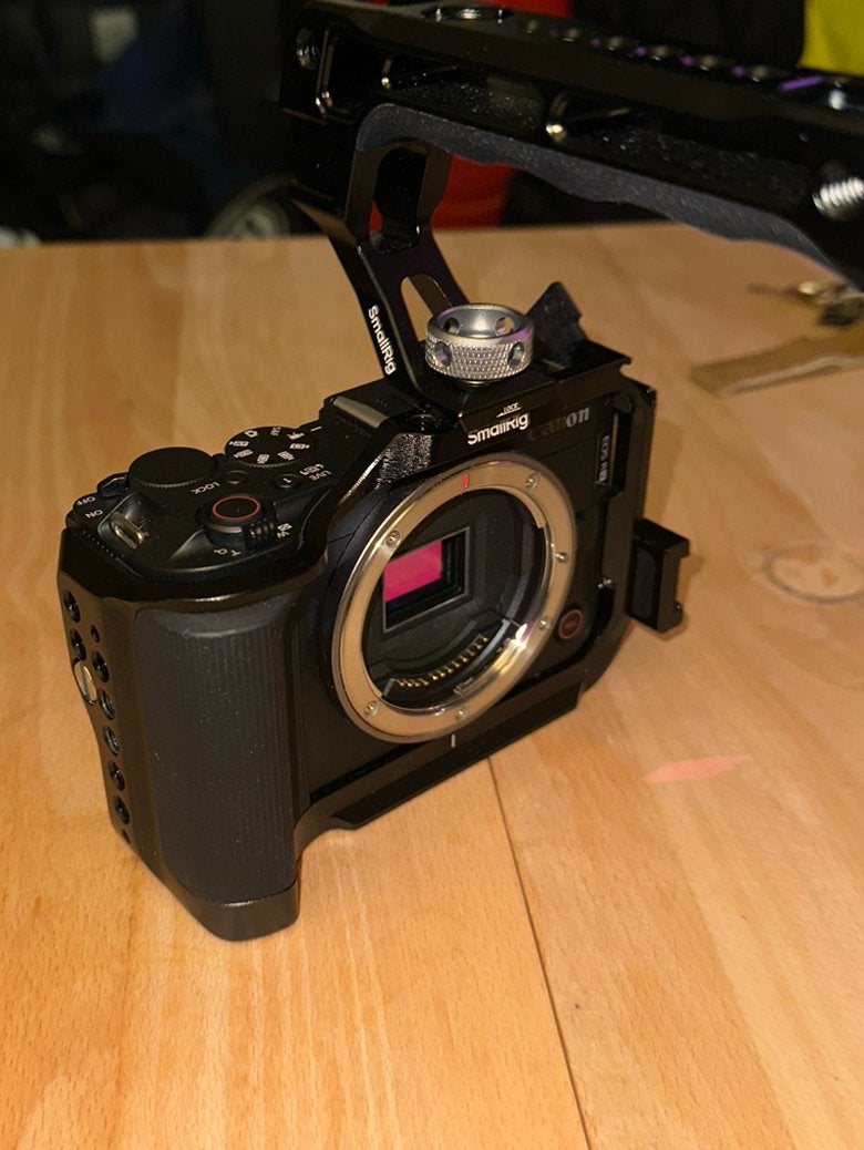 Canon EOS R50 V + SmallRig cage, accu's en mic