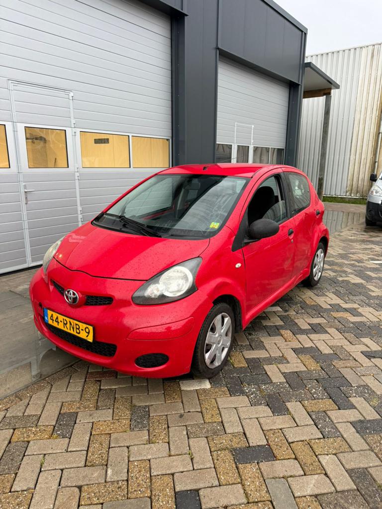 Toyota Aygo 1.0 12V airco nieuwe apk5DRS 2011, Auto's, Toyota, Voorwielaandrijving, 4 stoelen, 68 pk, Origineel Nederlands