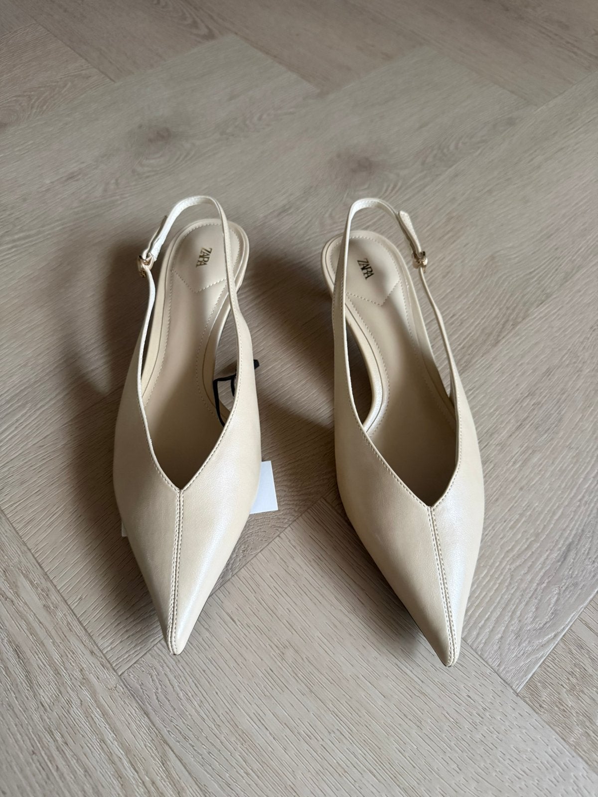 Beige pumps, Kleding | Dames, Trouwkleding en Trouwaccessoires, Ophalen of Verzenden, Nieuw, Beige, Schoenen