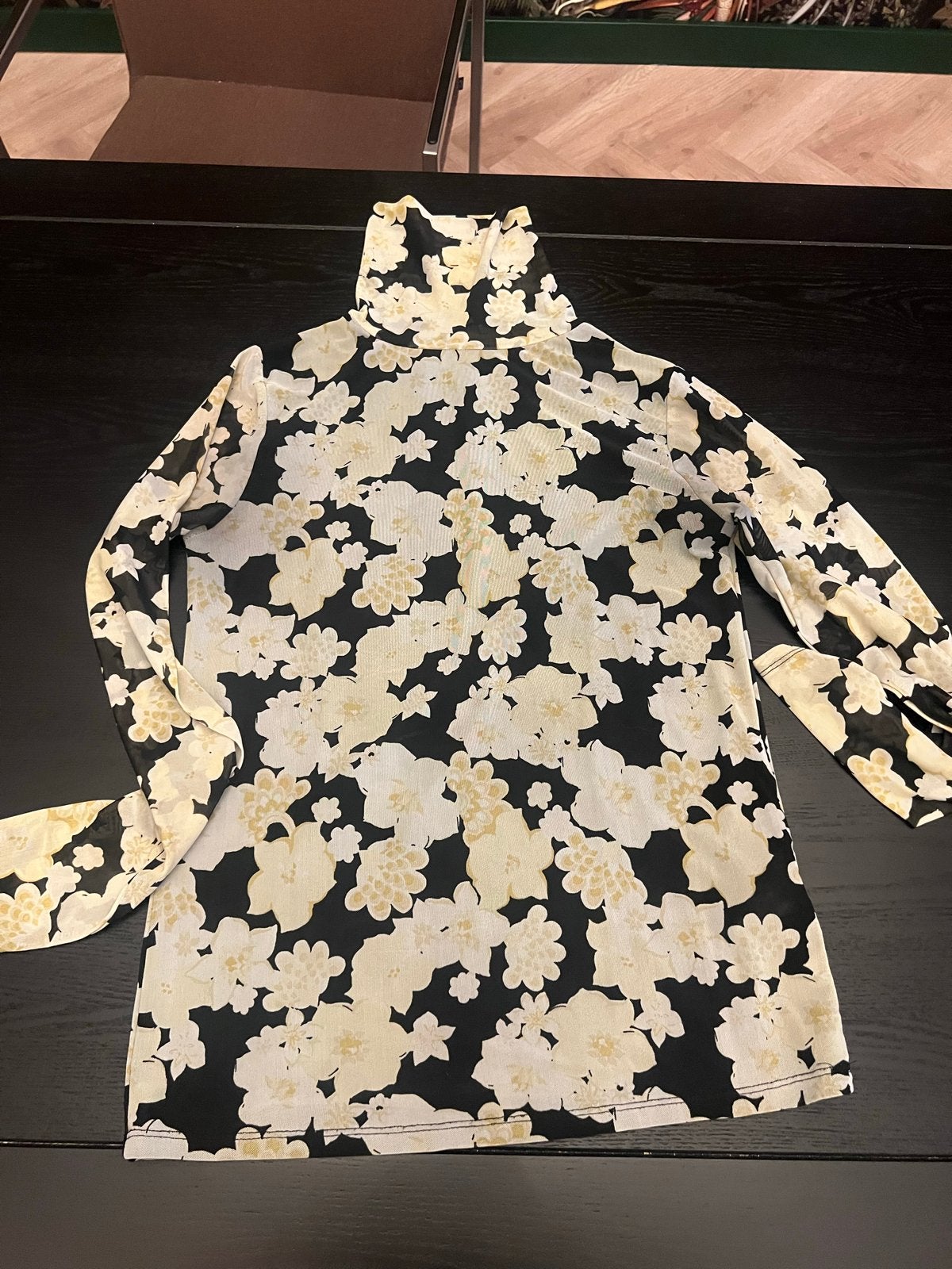 Fabienne Chapot coltrui met bloemenprint, Kleding | Dames, Tops, Zwart, Ophalen of Verzenden, Zo goed als nieuw, Lange mouw